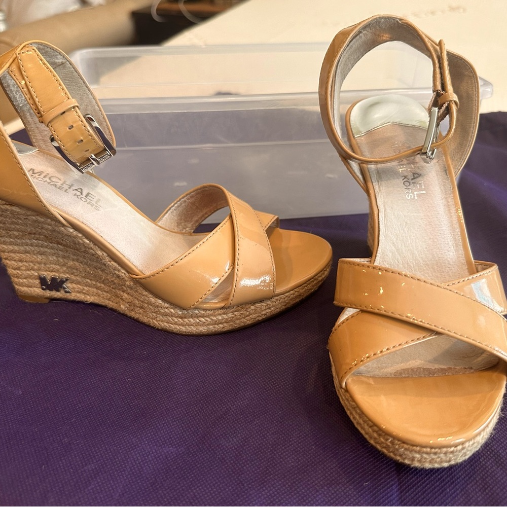 Michael Kors - Size 7 - Tan Leather